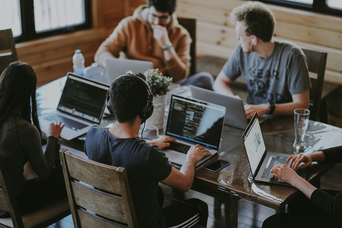 Especialista ou liderança: como estruturar uma carreira em Y?